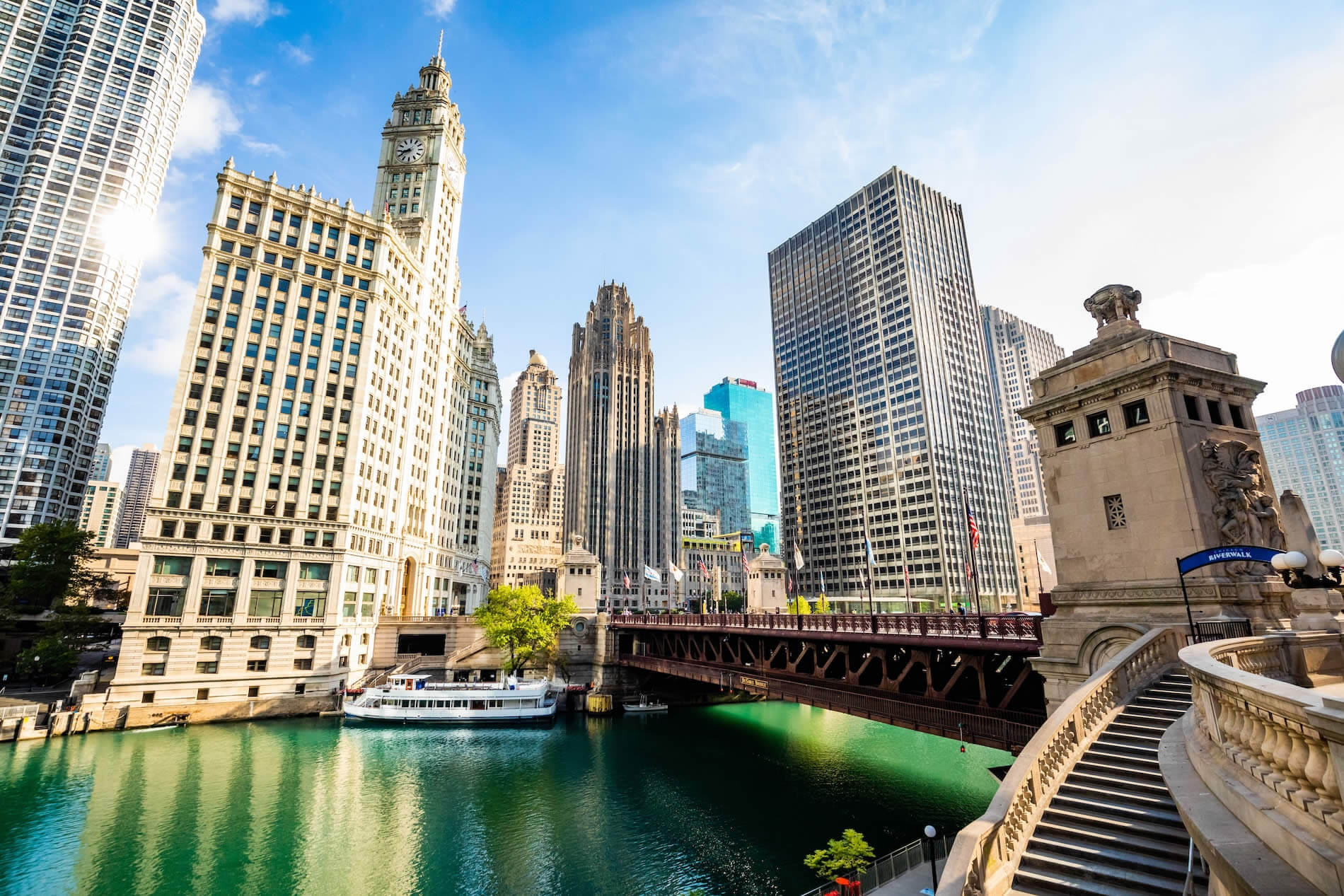 Discover Chicago with Reagan Mass Transit District and Greyhound